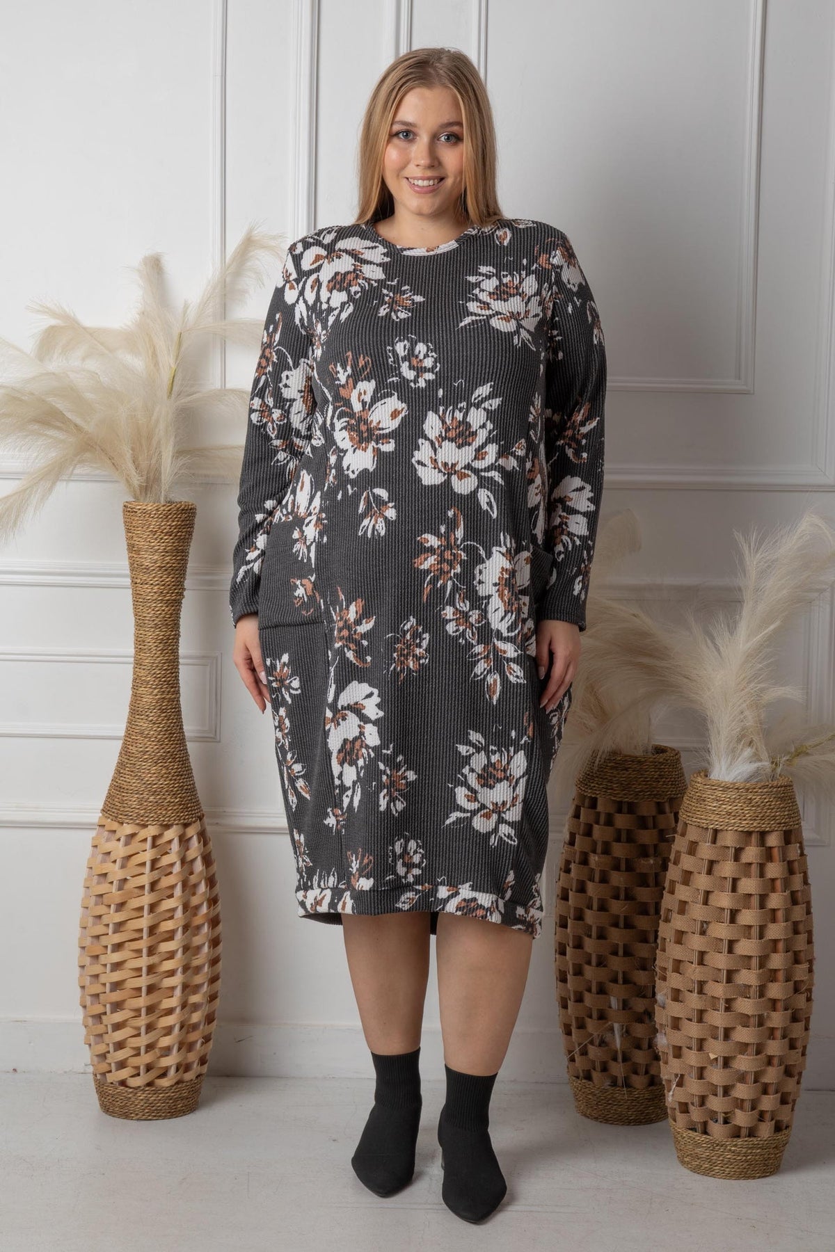 Japparel Jamie Dress in Grey Floral